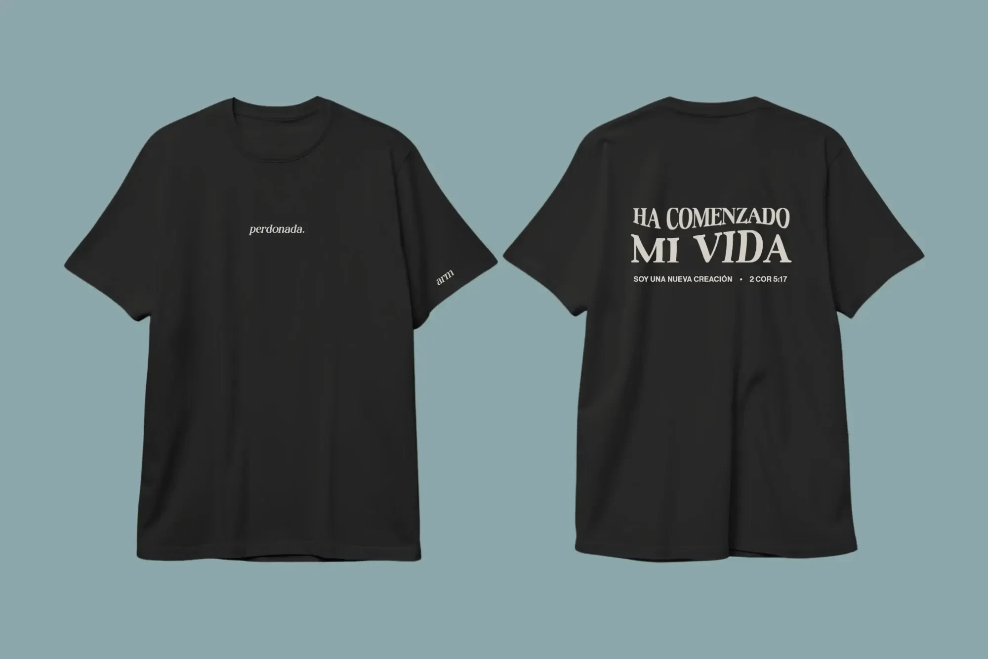 Polera negra de Bautismos “perdonada”, frente y espalda con el mensaje “Ha comenzado mi vida”